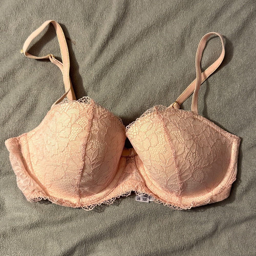 Btempted Lace Underwire Bra in Light Pink